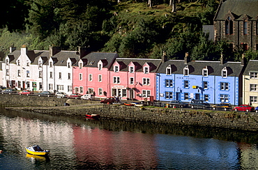 Multicoloured houses, Portree harbour, Isle of Skye, Inner Hebrides, Scotland, United Kingdom, Europe