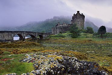 Eilean Donan Castle, standing where three lochs join, Dornie, Highland region, Scotland, United Kingdom, Europe