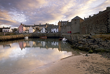 Old harbour dating from the 17th century, of Portsoy at sunset, near Banff, Aberdeenshire, Scotland, United Kingdom, Europe