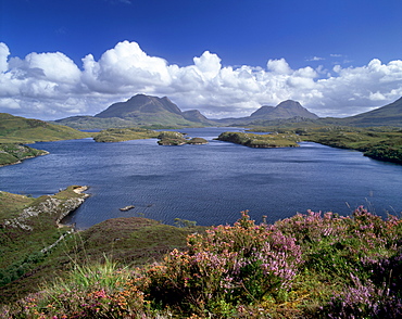 Inverpolly Nature Reserve, Loch Sionascaig, Cul Mor on left, 849m, and Cul Beag, Highland region, Scotland, United Kingdom, Europe