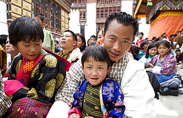 Pilgrims at religious festival, Buddhist festival (Tsechu), Trashi Chhoe Dzong, Thimphu, Bhutan, Asia