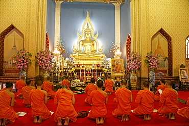 Buddhist monks praying, Wat Benchamabophit (Marble Temple), Bangkok, Thailand, Southeast Asia, Asia