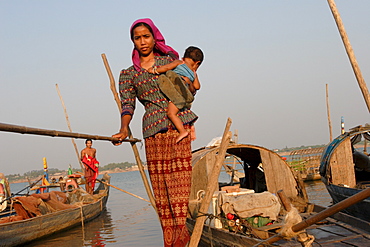 Cham Muslims living by the Mekong river in Phnom Penh, Cambodia, Indochina, Southeast Asia, Asia