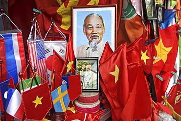 Vietnamese flags and portraits of Ho Chi Minh in a tourist shop, Hanoi, Vietnam, Indochina, Southeast Asia, Asia