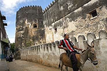 The narrow streets around Lamu Fort, Lamu, Kenya, East Africa, Africa