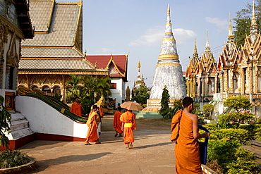 Young monks finish lessons at the Buddhist temple, Pakse, southern Laos, Indochina, Southeast Asia, Asia