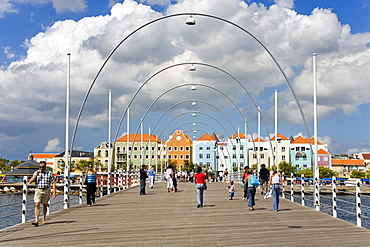 Queen Emma Bridge, Willemstad, UNESCO World Heritage Site, Curacao, Netherlands Antilles, West Indies, Caribbean, Central America