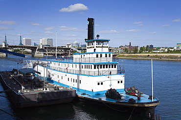 Maritime Museum on the Willamette River in Waterfront Park, Portland, Oregon, United States of America, North America