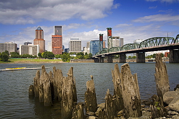 Hawthorne Bridge over the Willamette River, Portland, Oregon, United States of America, North America