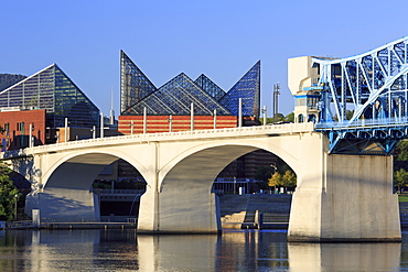 Market Street Bridge and Tennessee Aquarium, Chattanooga, Tennessee, United States of America, North America 