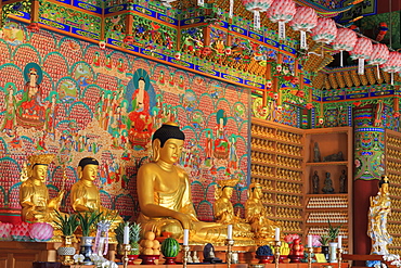 Buddhist Temple, Nampo District, Busan, South Korea, Asia