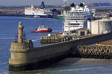 Old Mole Lighthouse, Port of Zeebrugge, Blankenberge, Flanders, Belgium, Europe