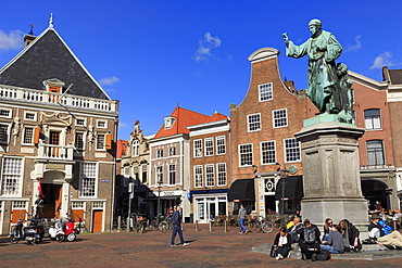 Statue of Laurens Janszoon Coster, Grote Markt (Central Square), Haarlem, Netherlands, Europe