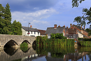 Seven arched bridge, Fordingbridge Town, New Forest, Hampshire, England, United Kingdom, Europe