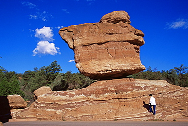 Balanced Rock, Garden of the Gods Park, Colorado, United States of America, North America