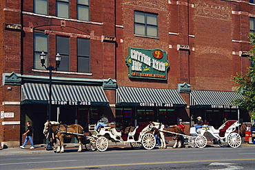 Carriages on Broadway Street, Nashville, Tennessee, United States of America, North America