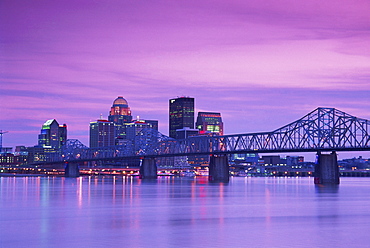 Second Street Bridge and city skyline, Louisville, Kentucky, United States of America, North America