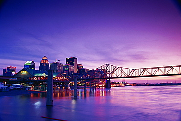 Second Street Bridge and city skyline, Louisville, Kentucky, United States of America, North America