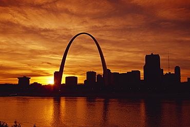 Gateway Arch and city skyline, St. Louis, Missouri, United States of America, North America