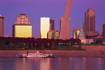 Gateway Arch and city skyline, St. Louis, Missouri, United States of America, North America