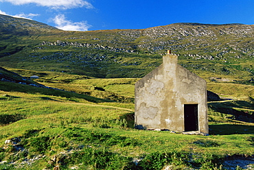 Ruin of cottage, Keem Beach, Achill Island, County Mayo, Connacht, Republic of Ireland, Europe