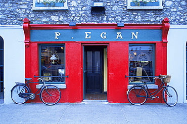 Pub, Moate Town, County Westmeath, Leinster, Republic of Ireland, Europe