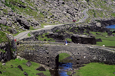 Stone bridge, Gap of Dunloe, Killarney region, County Kerry, Munster, Republic of Ireland, Europe