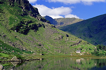 Cummeenduff Lake, Black Valley, Killarney area, County Kerry, Munster, Republic of Ireland, Europe