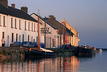 The Long Walk, Galway City, County Galway, Connacht, Republic of Ireland, Europe