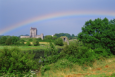 Dunguaire Castle, Kinvarra, County Galway, Connacht, Republic of Ireland, Europe