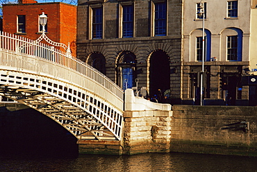 Ha'Penny Bridge over River Liffey, after 2004 changes, Dublin City, Republic of Ireland, Europe