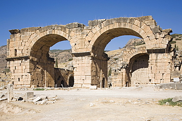 Church and baths, archaeological site of Hierapolis, Pamukkale, UNESCO World Heritage Site, Anatolia, Turkey, Asia Minor, Eurasia