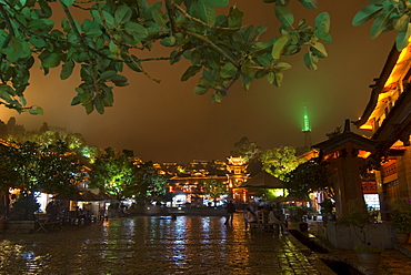 Market square at night, Lijiang old town, UNESCO World Heritage Site, Yunnan, China, Asia