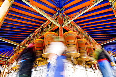 Spinning prayer wheels, Xiahe monastery, Xiahe, Gansu, China, Asia