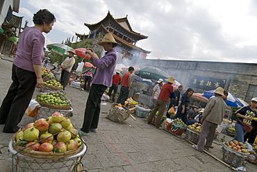 Produce market, North Gate, Dali, Yunnan, China, Asia