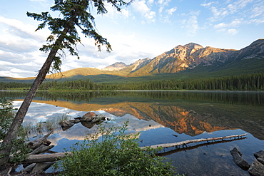 Early morning light at Pyramid Lake, Jasper National Park, UNESCO World Heritage Site, British Columbia, Rocky Mountains, Canada, North America