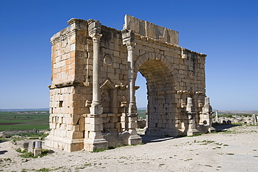 Triumphal Arch ruin, Volubilis, UNESCO World Heritage Site, Morocco, North Africa, Africa