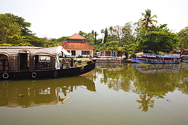 Traditional Kettuvallom (private houseboat) travelling along the Kerala Backwaters, Kerala, India, Asia 