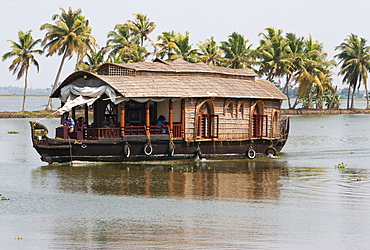 Traditional Kettuvallom (private houseboat) travelling along the Kerala Backwaters, Kerala, India, Asia 