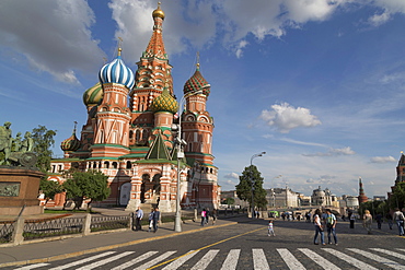 Onion domes of St. Basil's Cathedral in Red Square, UNESCO World Heritage Site, Moscow, Russia, Europe