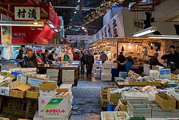 Stalls in the busy Tsukiji Fish Market in Tokyo, Japan, Asia