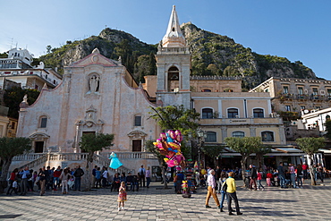 People enjoying passeggiata in Piazza IX Aprile in the hill town of Taormina, Sicily, Italy, Europe