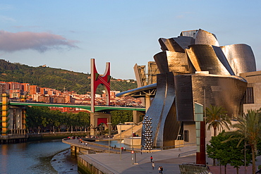 The Guggenheim Museum, designed by Frank Gehry, Bilbao, Biscay (Vizcaya), Basque Country (Euskadi), Spain, Europe