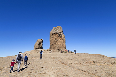 People enjoying hiking to the volcanic Roque Nublo in the Nublo Rural Park in the centre of Gran Canaria, Canary Islands, Spain, Atlantic, Europe