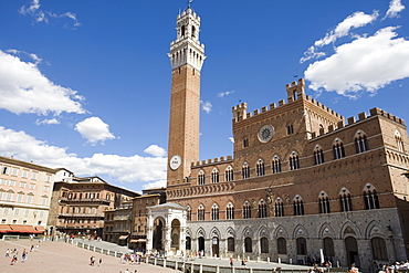 Piazza del Campo with Palazzo Pubblico, UNESCO World Heritage Site, Siena, Tuscany, Italy, Europe