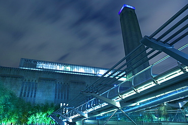 Tate Modern Gallery and the Millennium Bridge, London, England, United Kingdom, Europe