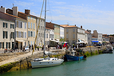 Harbour and quayside, Saint Martin de Re, Ile de Re, Charente-Maritime, France, Europe