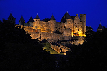 Floodlit view of the walled and turreted fortress of La Cite, Carcassonne, UNESCO World Heritage Site, Languedoc, France, Europe