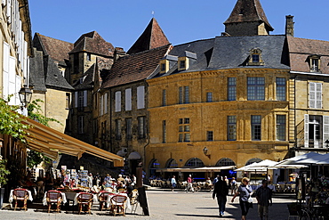 Place de la Liberte in the old town, Sarlat, Dordogne, France, Europe