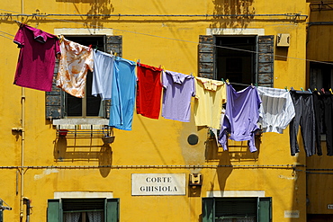 Clothes hanging on a washing line between houses, Venice, UNESCO World Heritage Site, Veneto, Italy, Europe